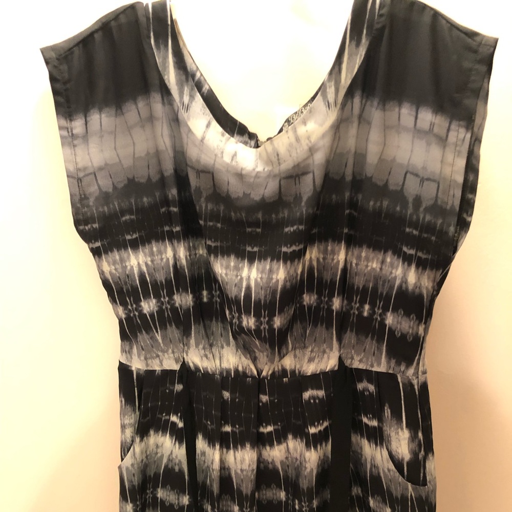Dress with belt in front zipper in back